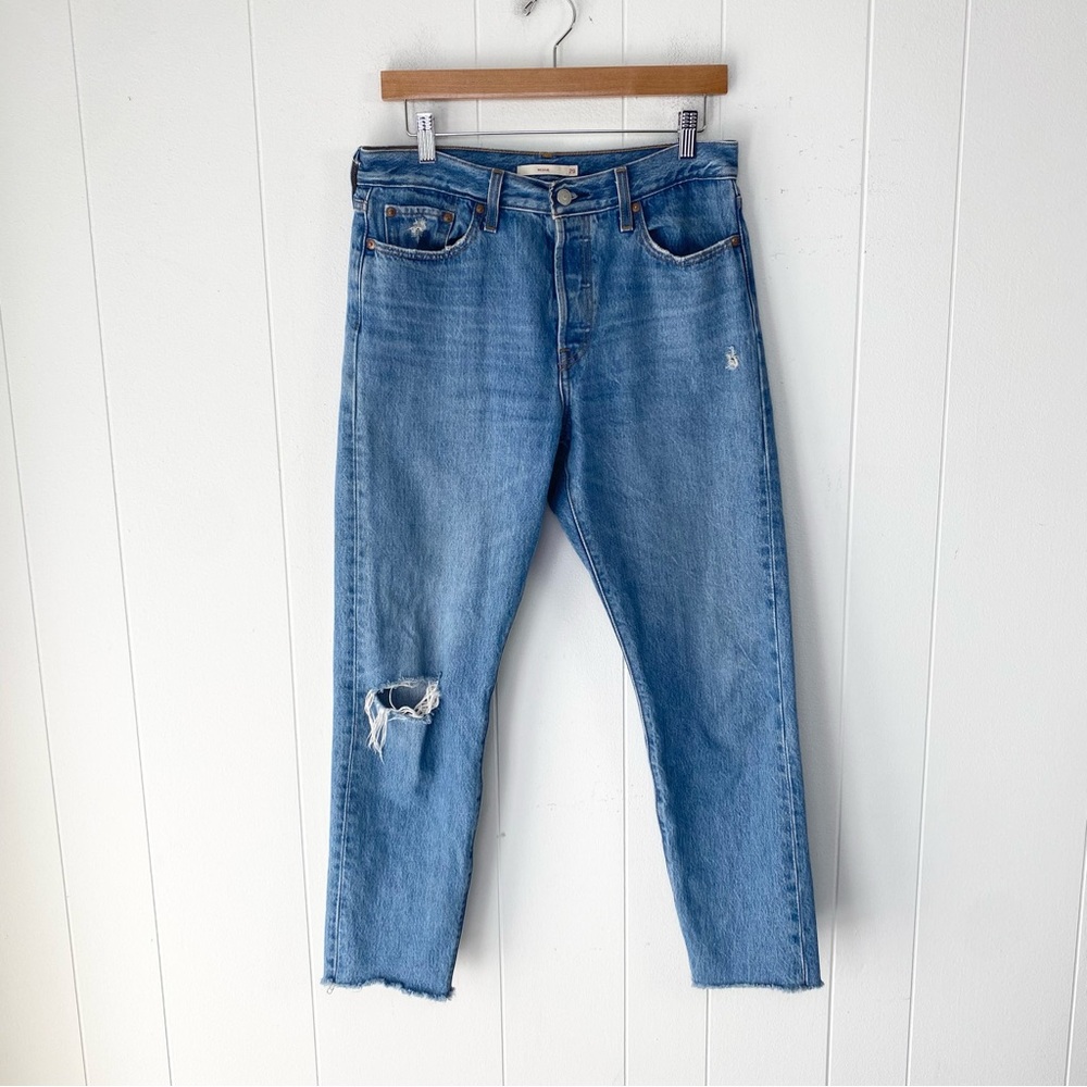 Levis Premium Wedgie Jeans Sz 29 100% Cotton Rigid Denim Distressed‎ Medium Wash